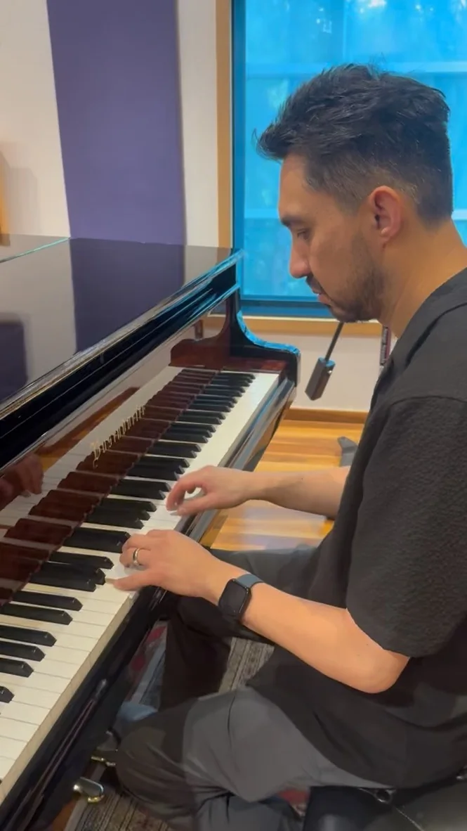 Carlos Sustaita playing the Bösendorfer Imperial at Estudio 13